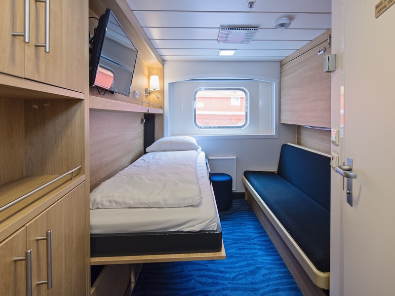 Polar Outside | Upper deck for up to 3 travellers